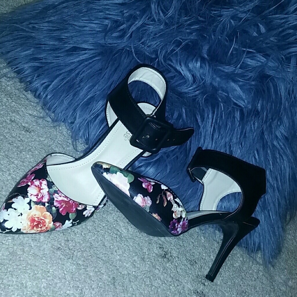 Charollete Rousse Womens heels floral